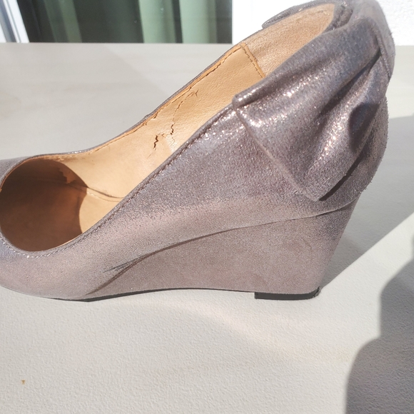Beautiful Shimmery Pumps, Like New - Picture 6 of 12
